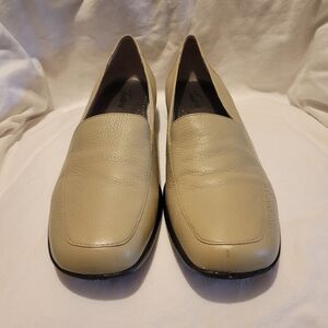 Trotters 'Jenn' cream loafers, sz 13